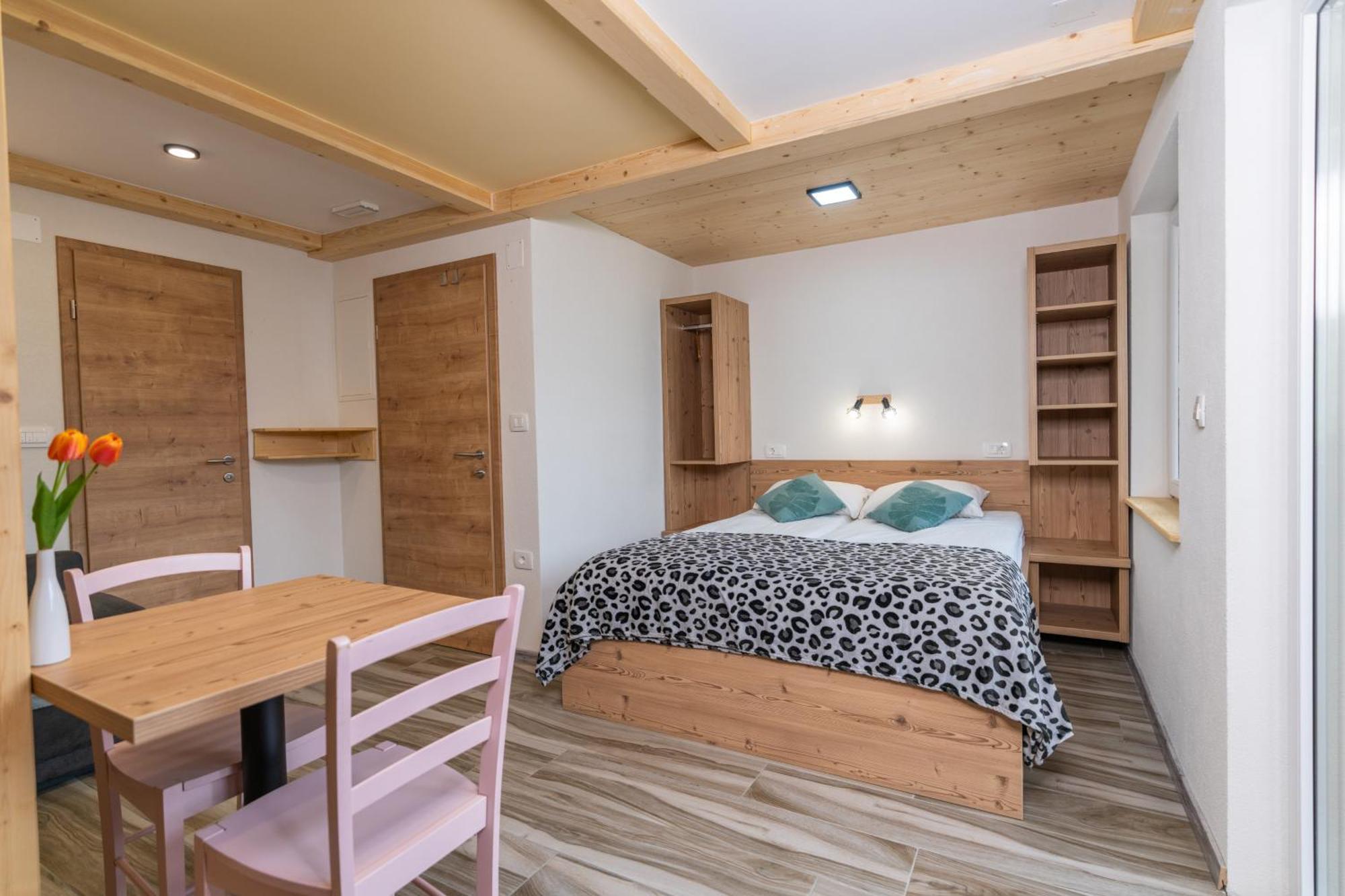 Apartmaji Hodak ボーヒニ エクステリア 写真